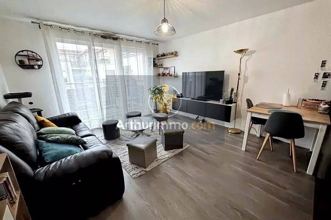 Appartement à BRIE-COMTE-ROBERT