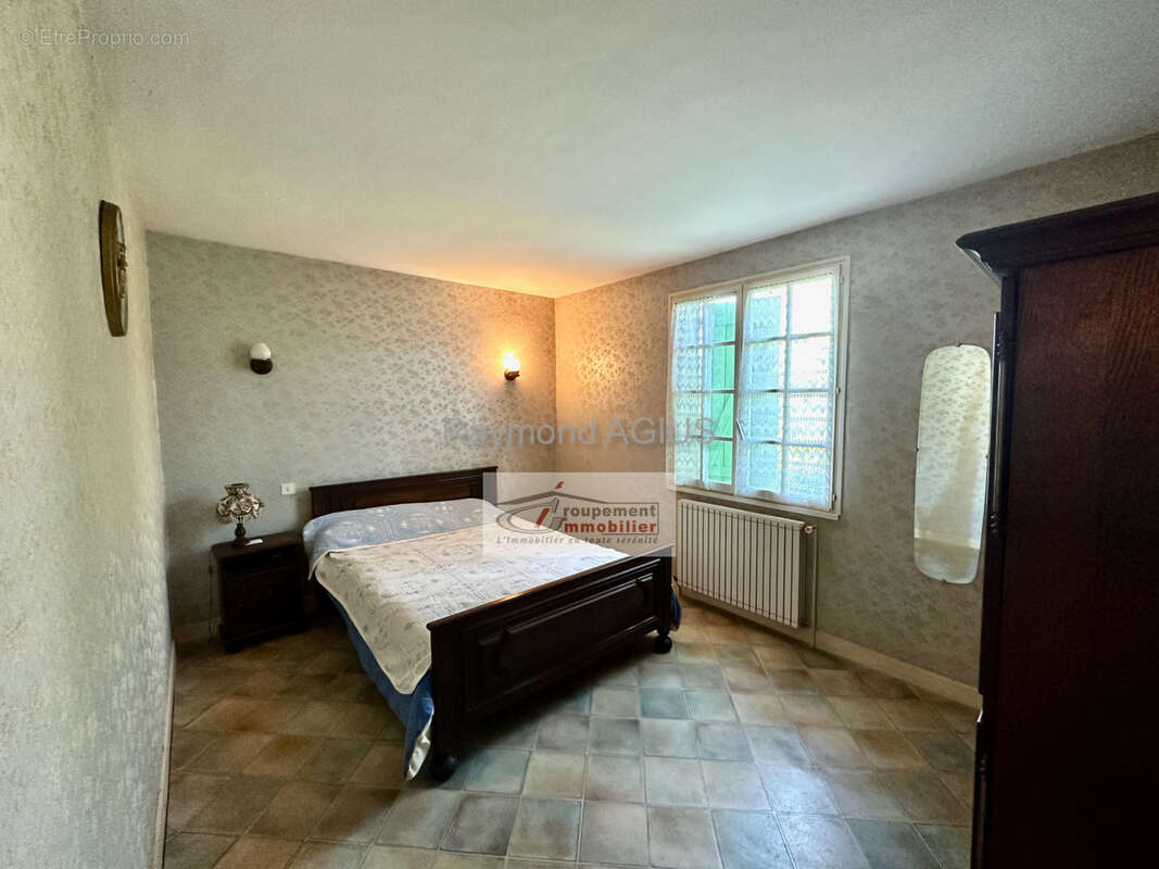 Maison à SAINT-SEURIN-DE-PRATS