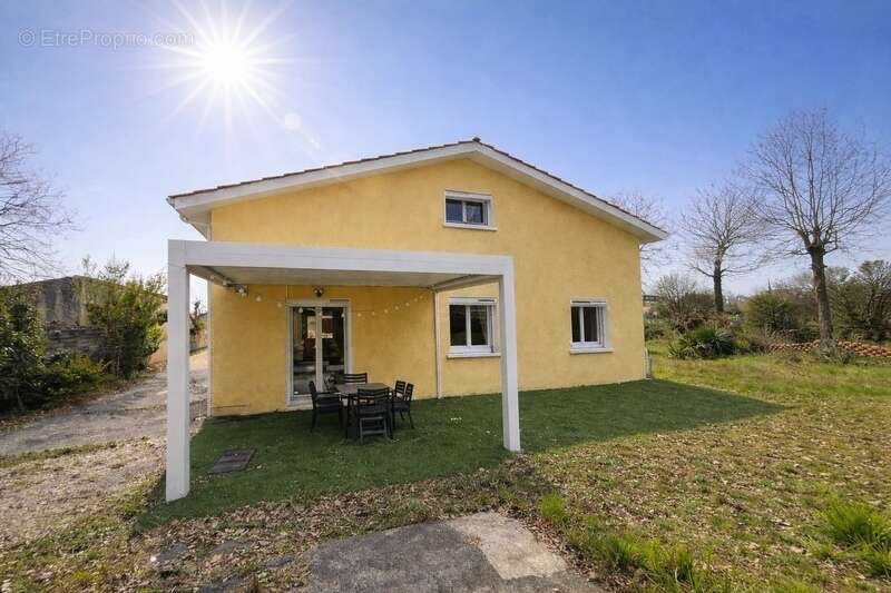 Maison à SAINT-JEAN-D'ILLAC