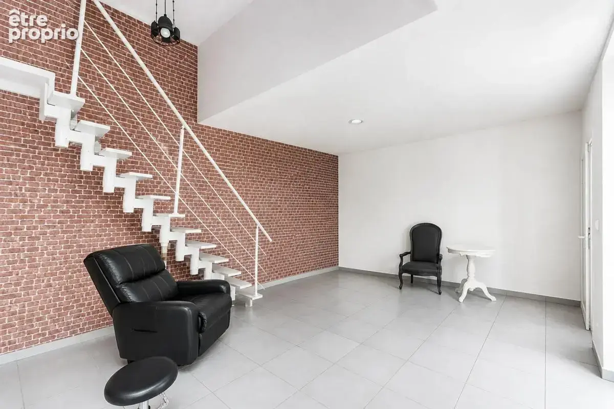 Maison de 7 pièces de 130 m² à Enghien-les-Bains - photo 8