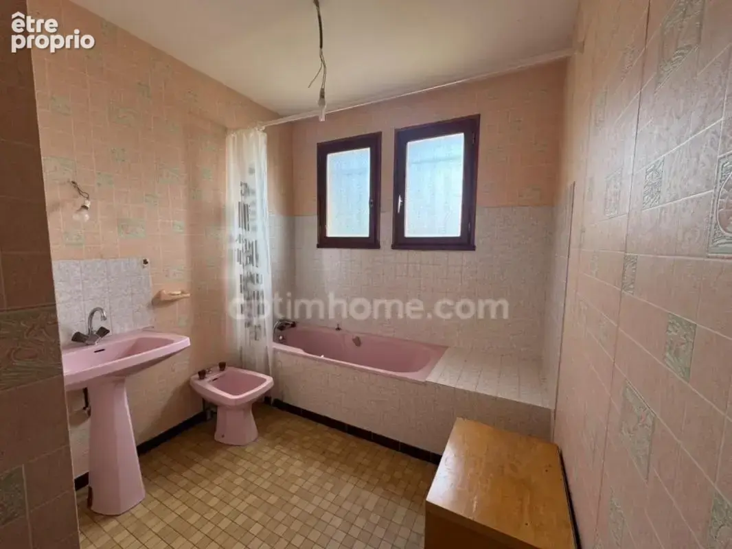 Maison familiale au calme de 96 m2 à MAILHAC SUR BENAIZE (87) - photo 9