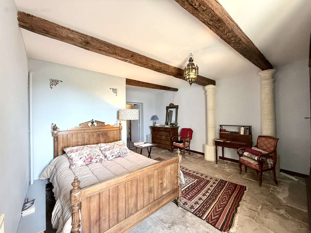 Maison à GALLARGUES-LE-MONTUEUX