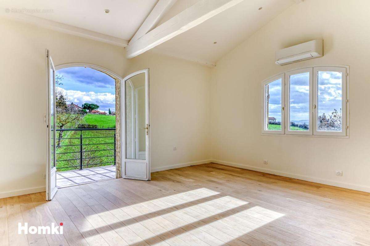 Maison/Villa T6 de 165 m2 à Sainte-Consorce 69280 - photo 7