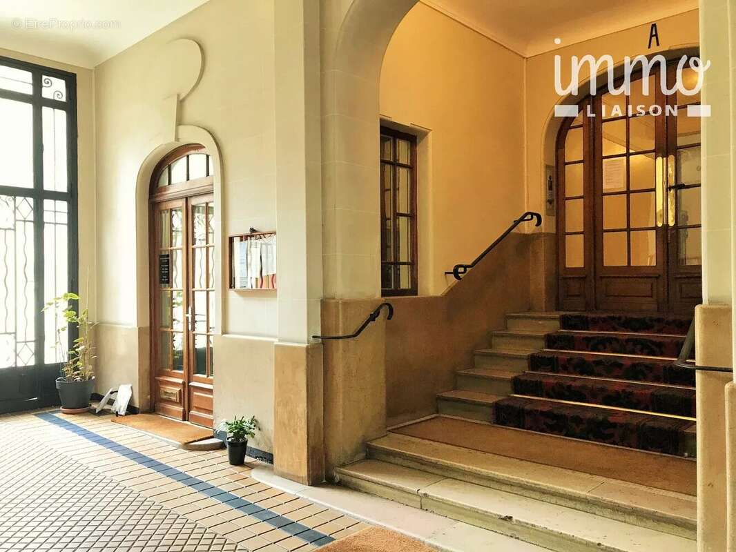 Appartement à PARIS-16E