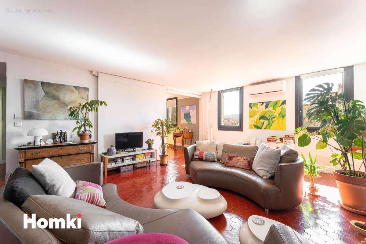 Appartement à MARSEILLE-1E