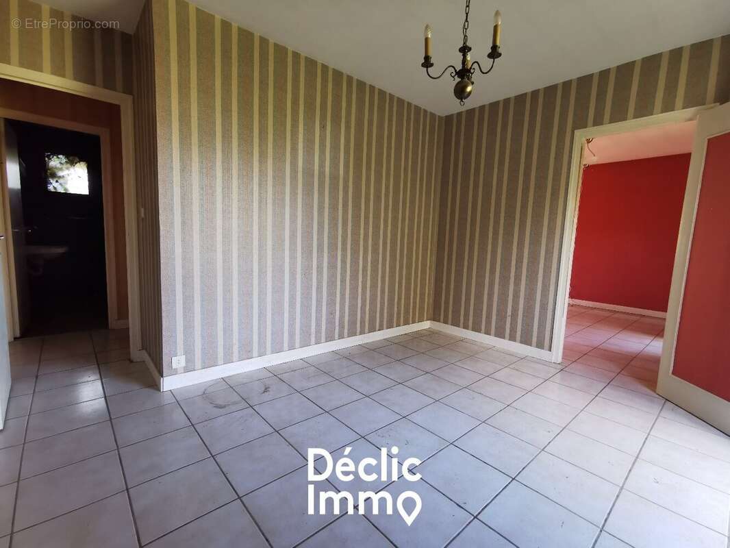 Maison sur sous-sol à rénover  Grand terrain arboré  Aigonnay - photo 4