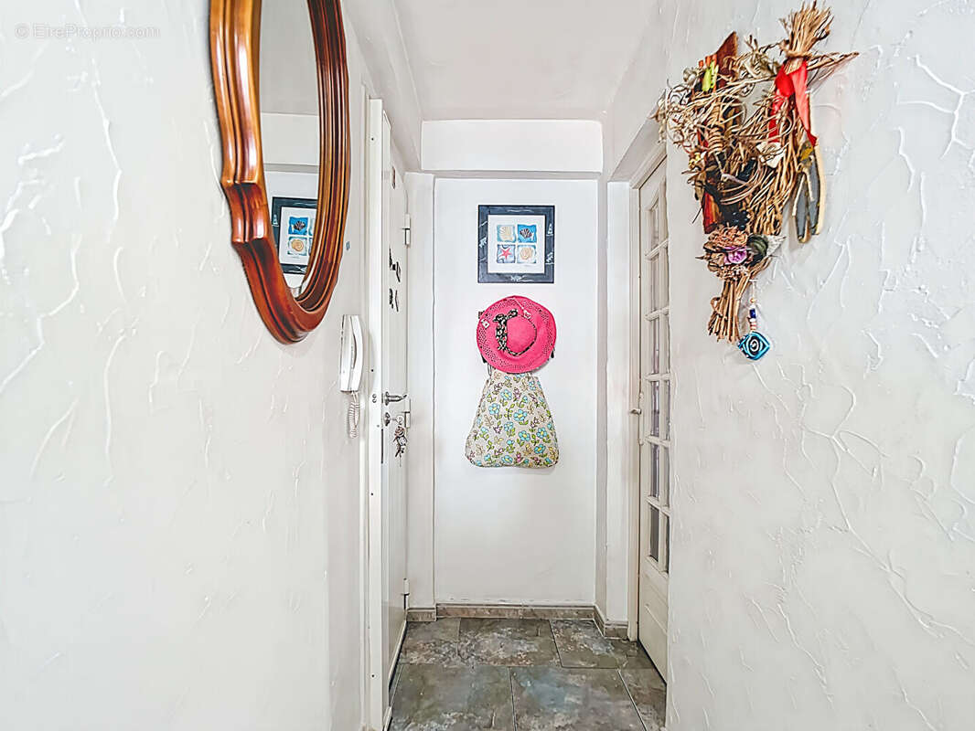 A vendre superbe Appartement 2 pièces de 54 m2  à Marseille - Secteur Bon Secours - photo 11