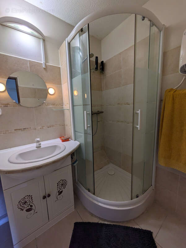 Appartement à BAGNOLS-SUR-CEZE