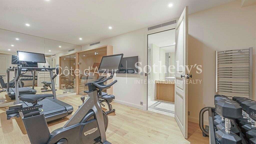 Saint-Tropez : Ensemble de deux villas avec piscines à vendre à proximité du centre - photo 20