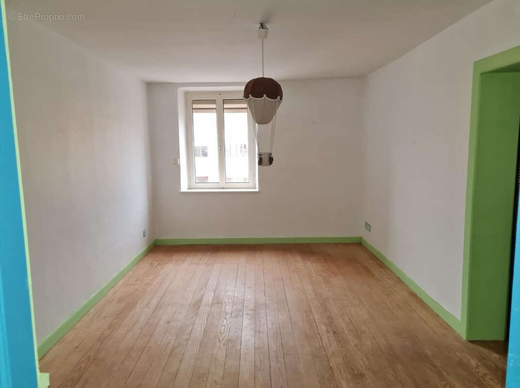 Maison à MAIZIERES-LES-VIC