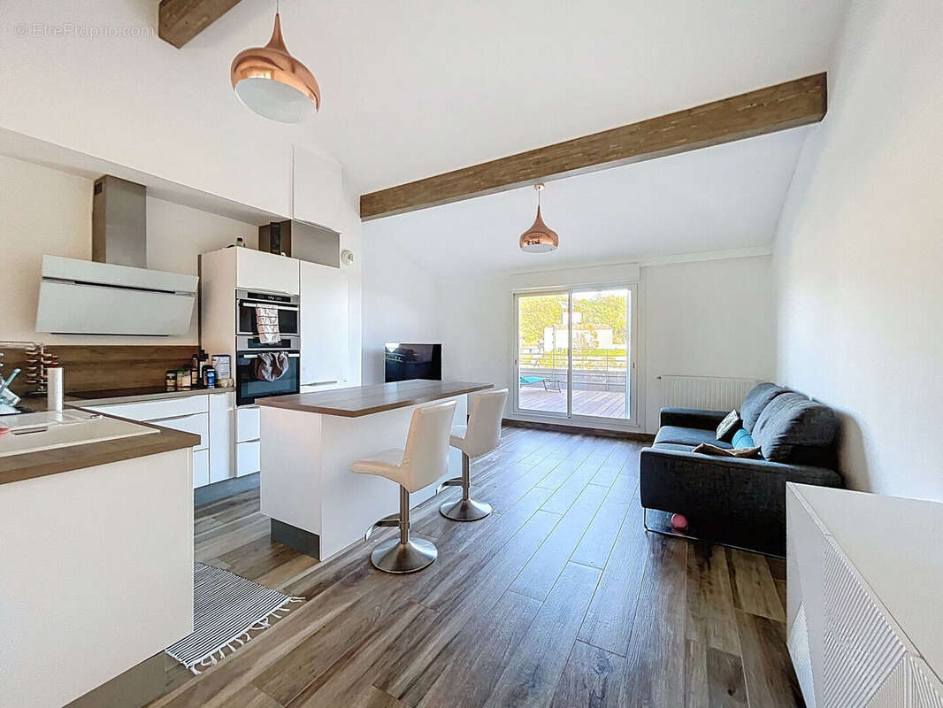 Appartement à CHATEAUNEUF-GRASSE