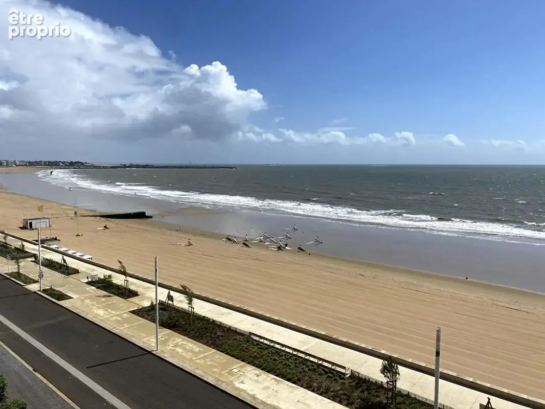 La baule face mer  appartement traversant avec stationnement et cave - photo 2