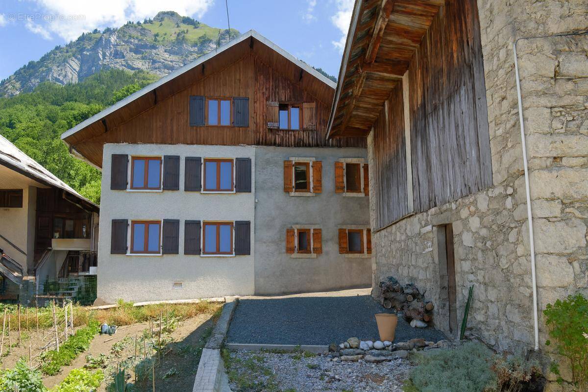 Appartement à TALLOIRES