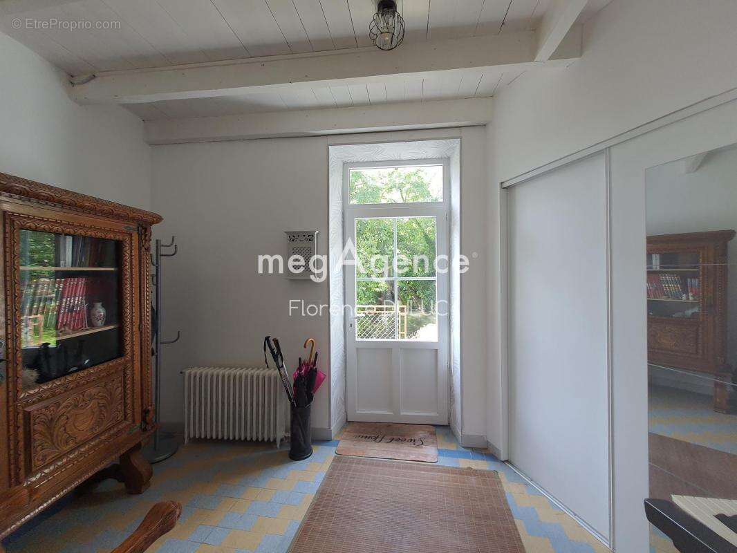 Maison à SAINT-JEAN-D'ANGELY