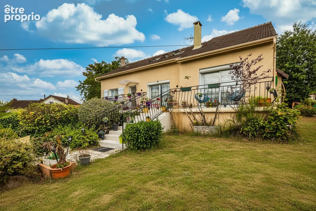 Photo Maison à Meriel au prix de 469 000€