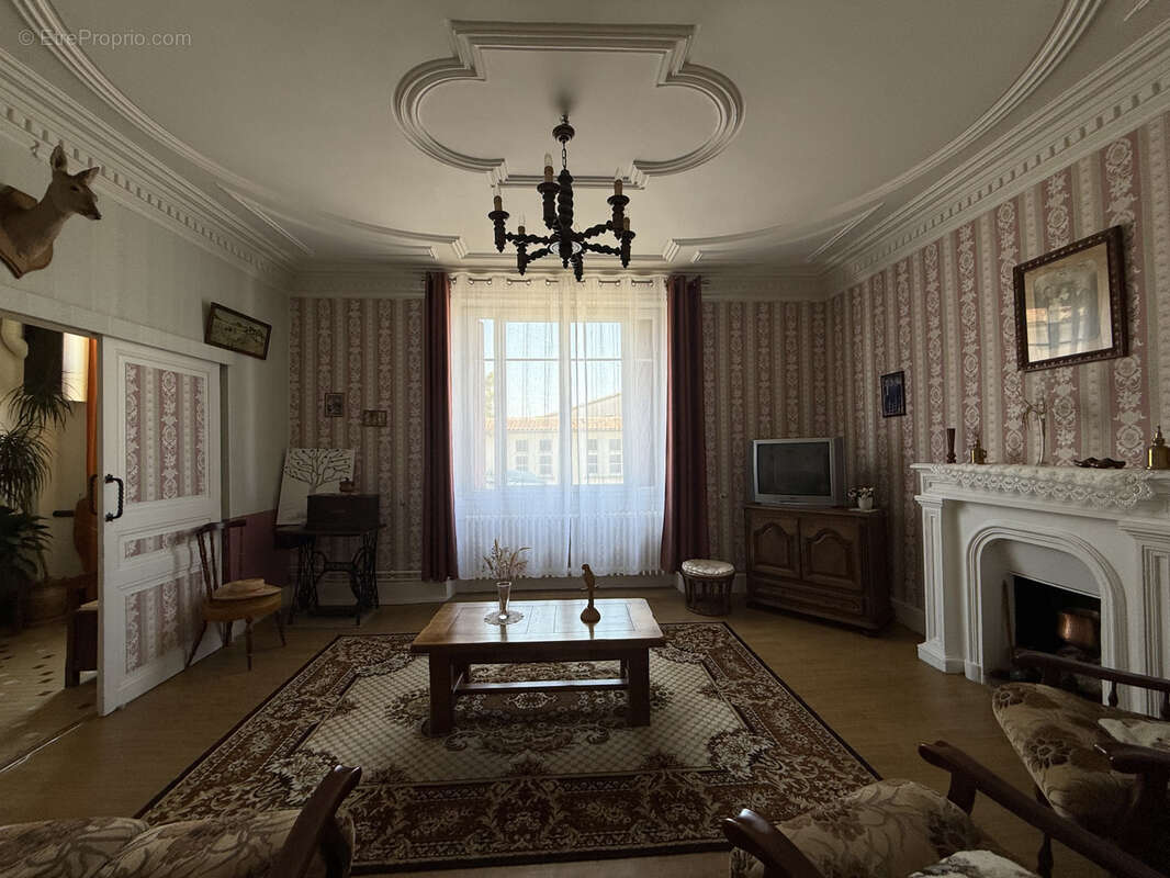Maison de village et dépendances - photo 4