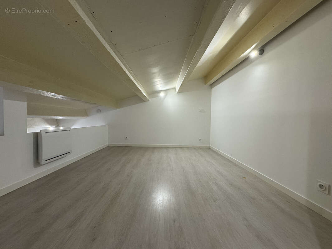 Appartement à ROQUEBRUNE-SUR-ARGENS