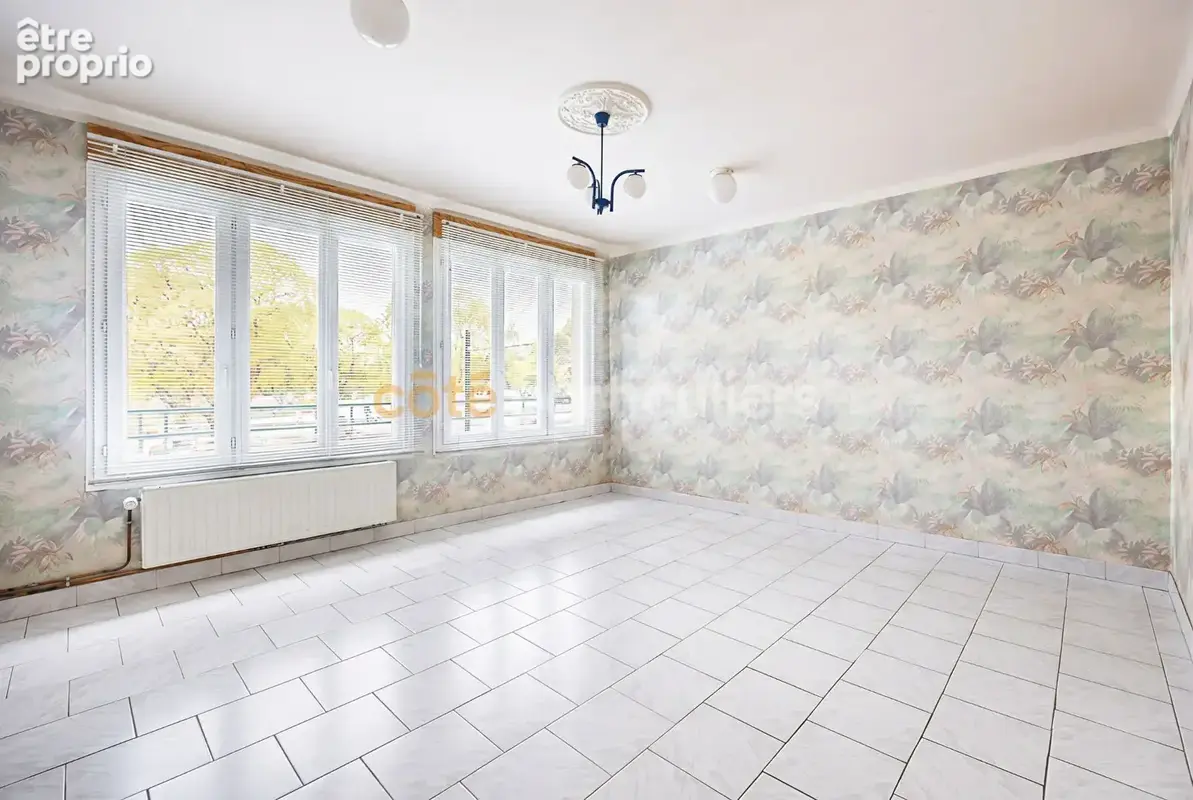Nantes centre- appartement--grand 2 pieces de 62 m² avec loggia-- cave--garage ferme - photo 2