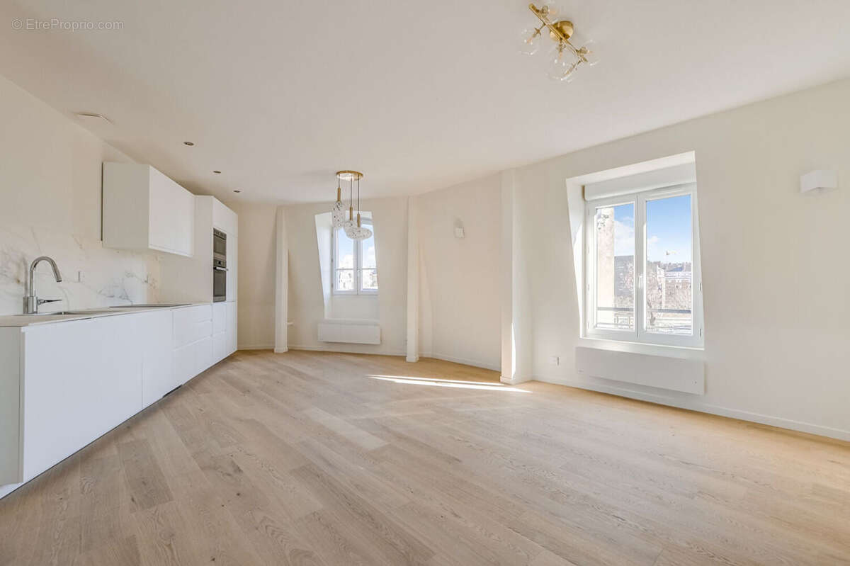 Paris 10 : Appartement 2 pièces rénové - photo 2