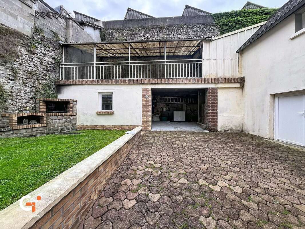 Maison de ville avec annexes - photo 11