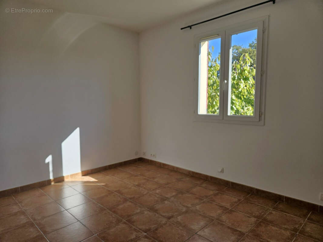 Maison à CAMARET-SUR-AIGUES