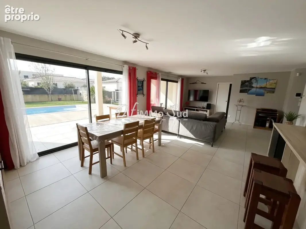 Villa T6 - 4 faces avec piscine, garage, carport, terrain de pétanque et panneaux solaires - photo 11