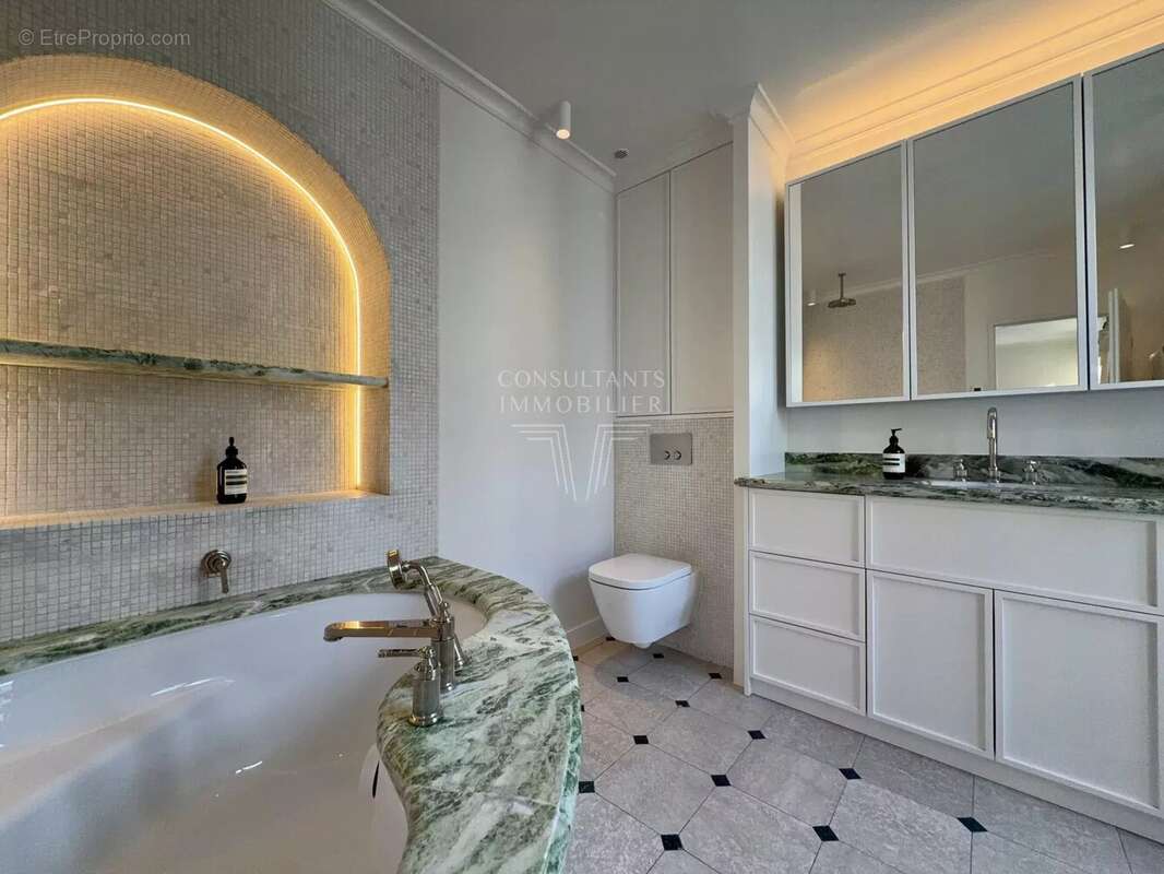 Appartement à PARIS-7E