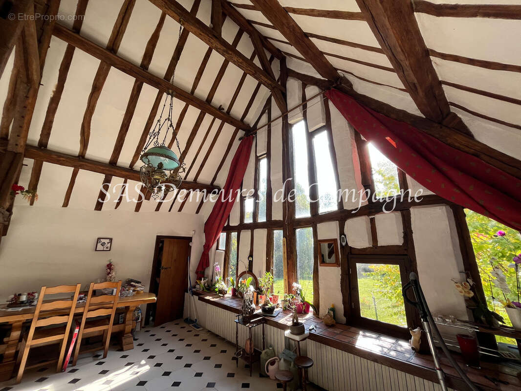 Maison à SURY-EN-VAUX