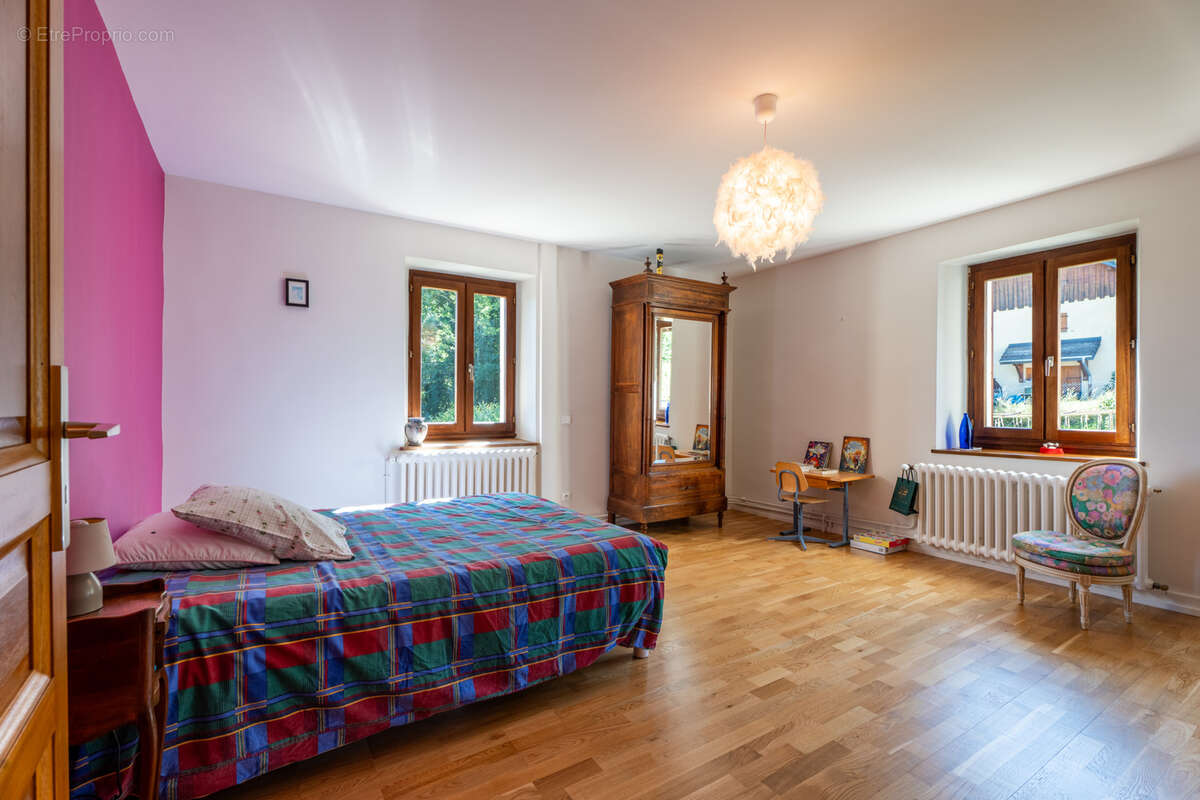 Le Noyer - Ferme rénovée de caractère - potentiel de 336m2 habitable - 2.630m2 de terrain plat - photo 13