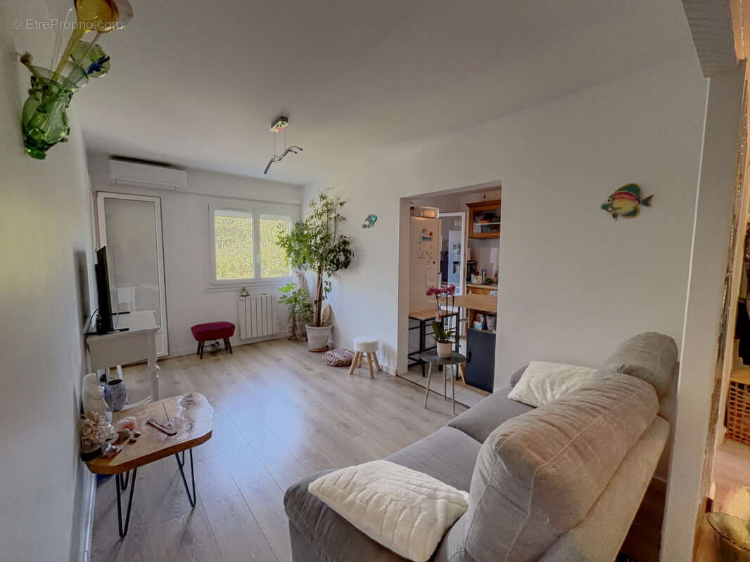 Appartement à SIX-FOURS-LES-PLAGES