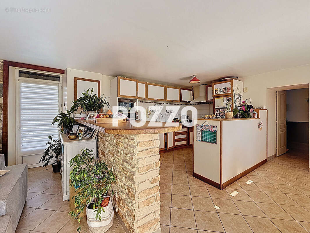 Maison à CHAMPCERVON