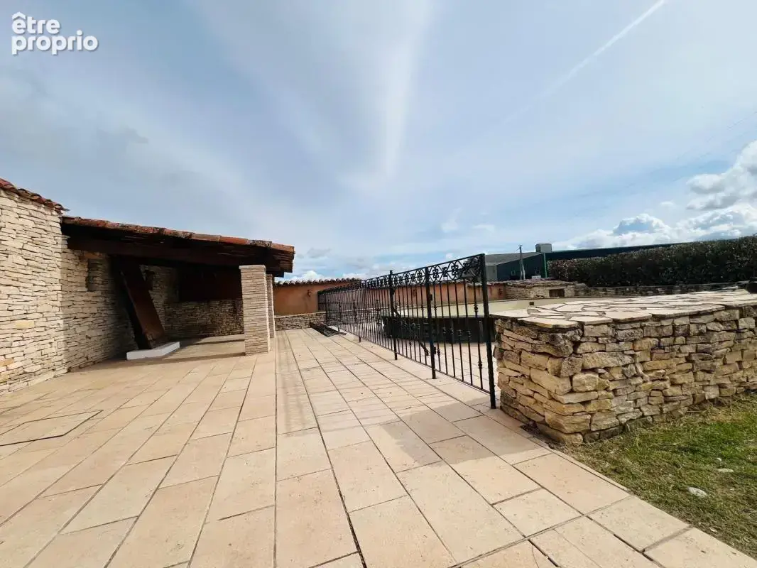 Local commercial + maison - photo 7