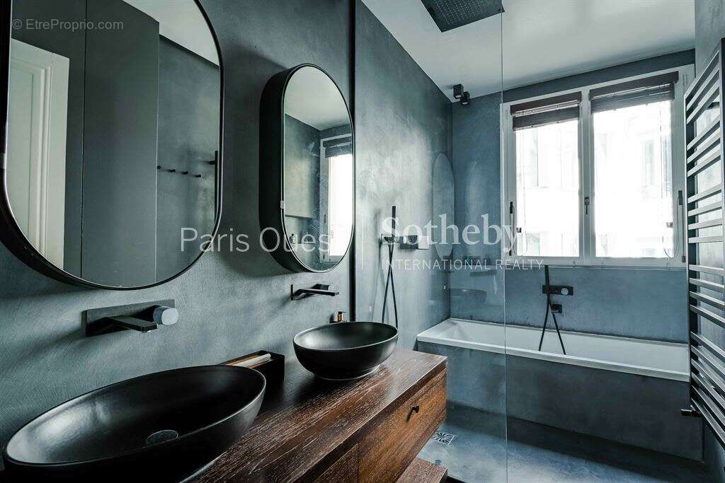 Appartement à PARIS-8E