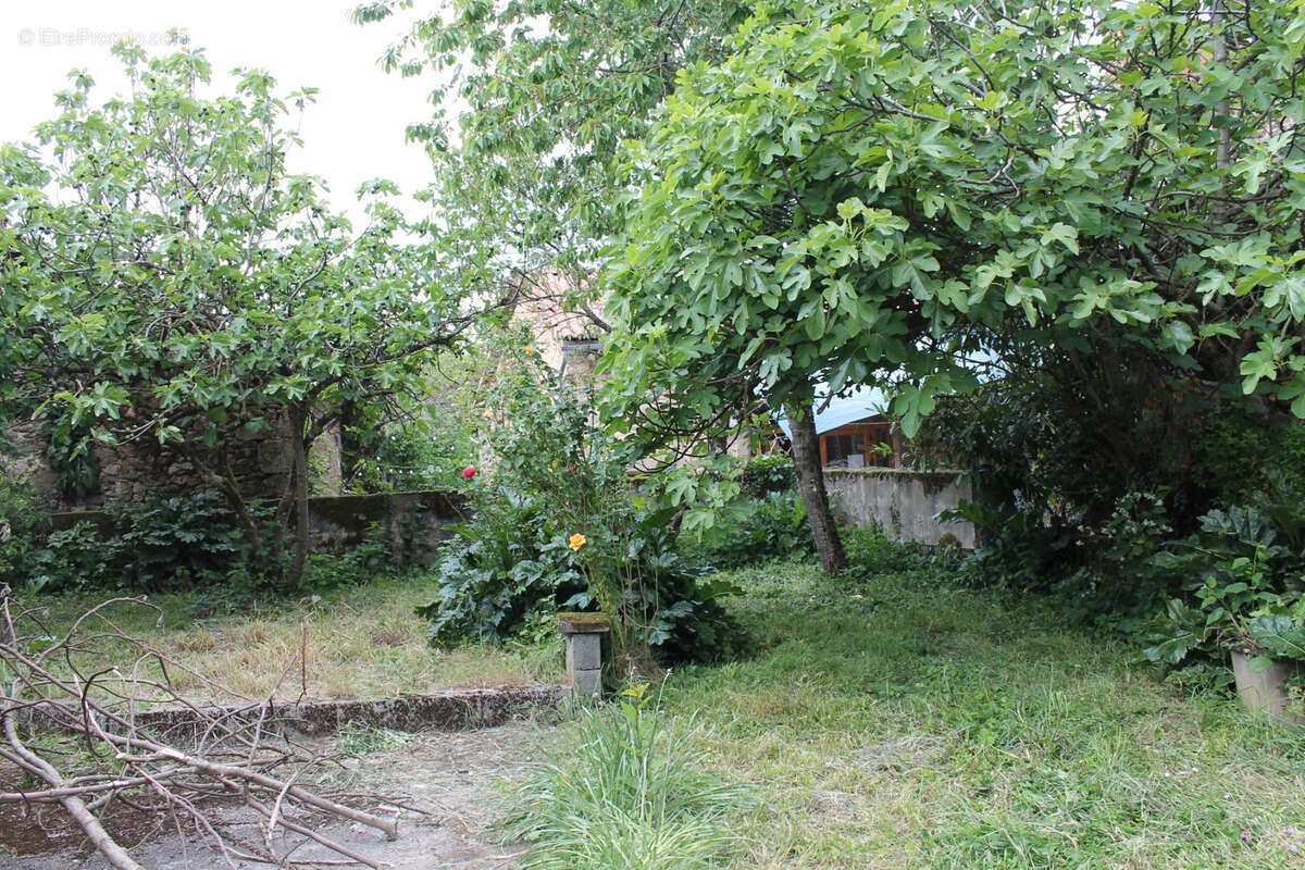 Maison à SAINT-SAUD-LACOUSSIERE