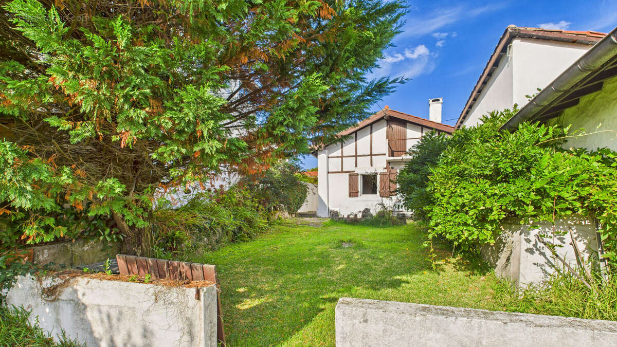 Rare à Bidart : maison début 19e à réinventer, plage à pied ! - photo 2