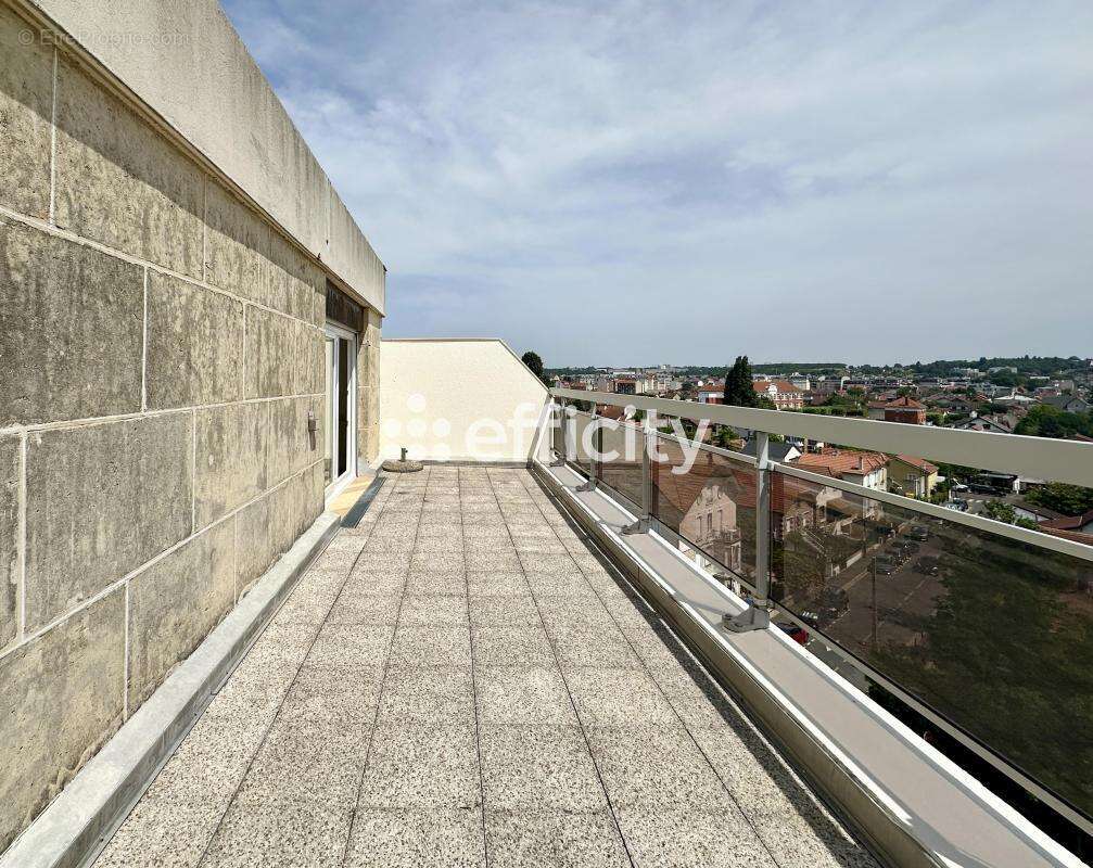 Appartement à LES PAVILLONS-SOUS-BOIS