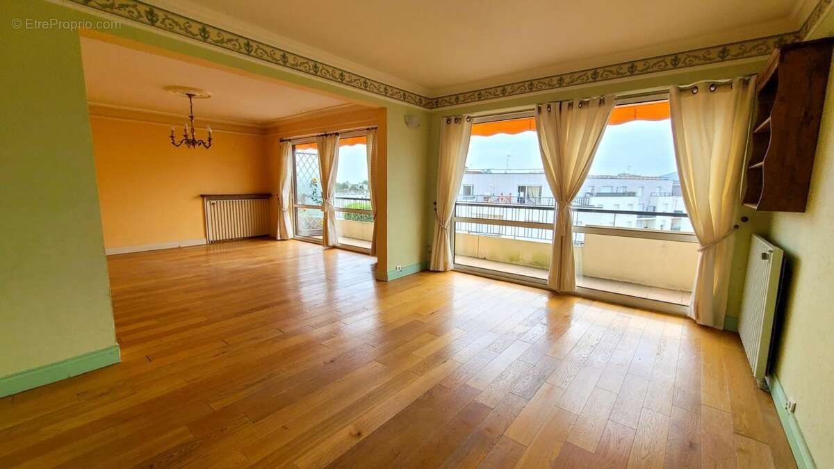 Chartres - grand t3 - 82 m² avec double sejour - garage - photo 2