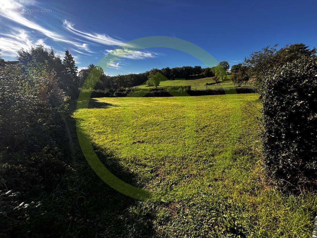 Maison à SAINT-MEDARD-LA-ROCHETTE
