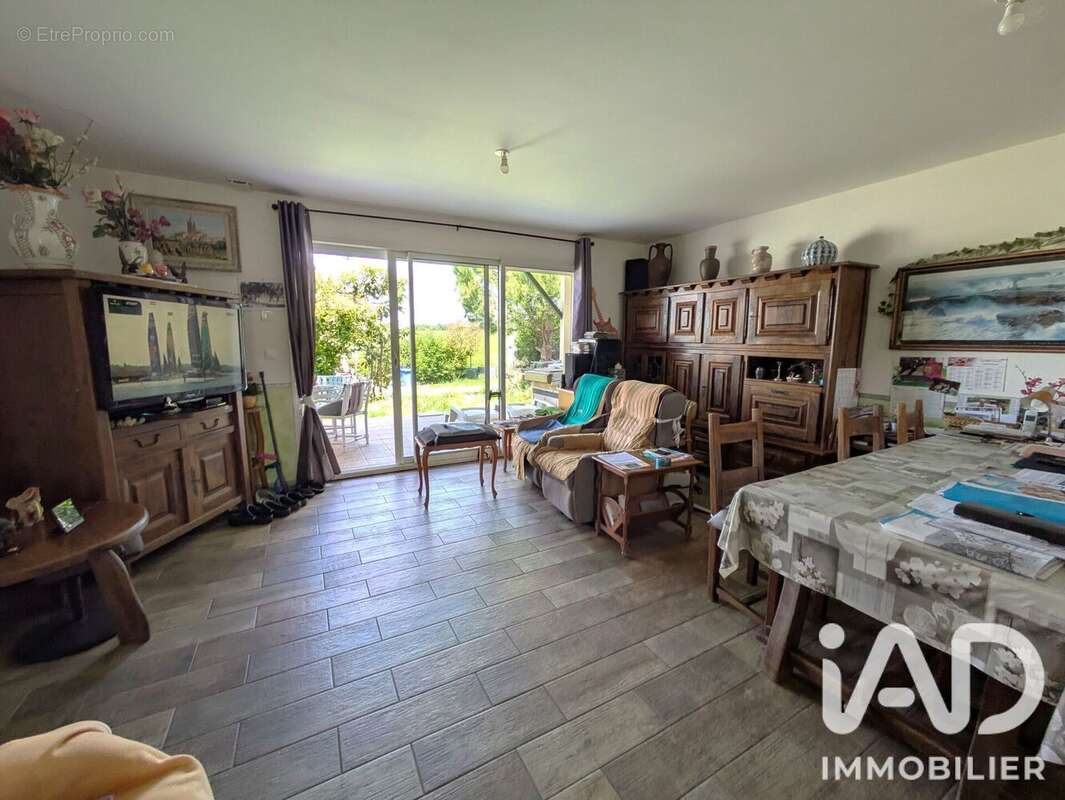 Maison 100 m² à Nieul-Les-Saintes  - photo 6