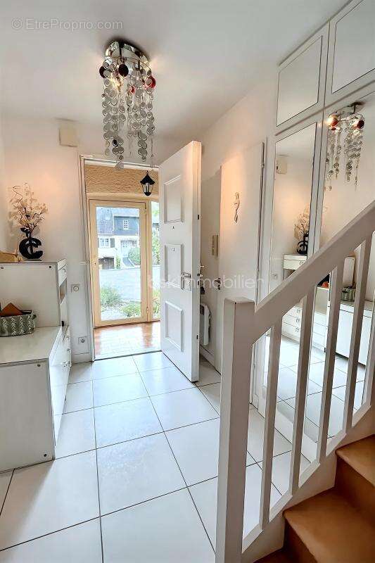 Maison à LES CLAYES-SOUS-BOIS