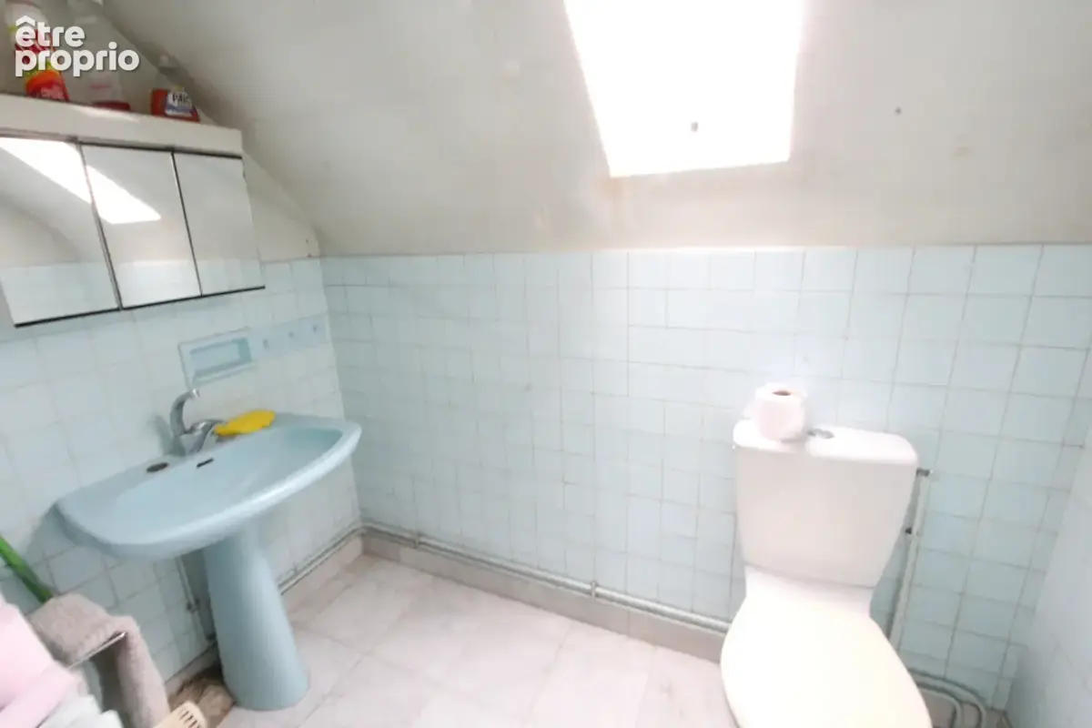 La Charité sur Loire, pavillon T7 à rénover 134 m2 quartier résidentiel - photo 5