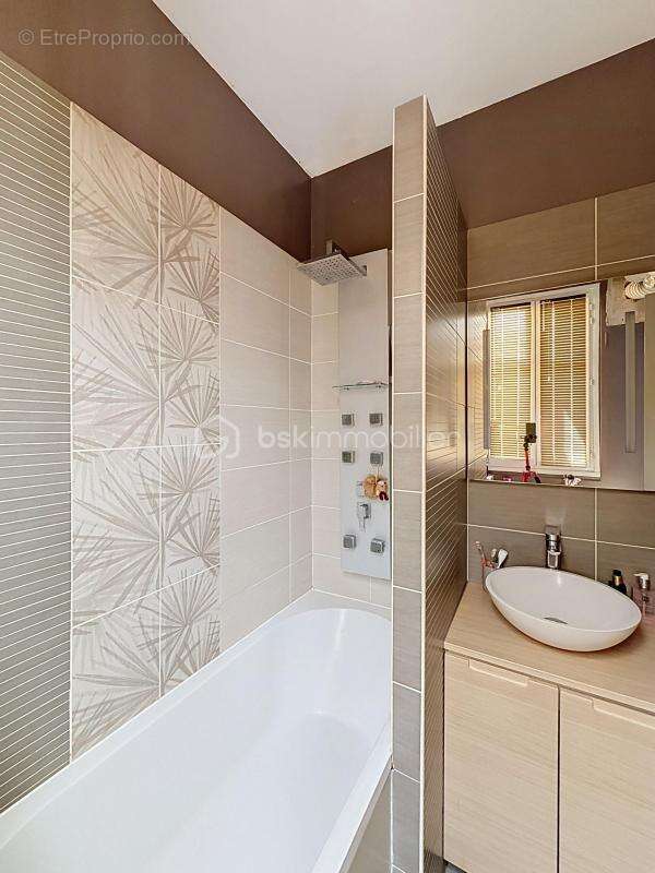Appartement à LE MESNIL-LE-ROI