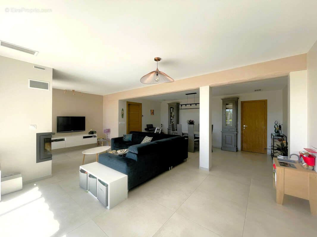Grasse, PLASCASSIER : Rare à la vente Maison de Plain Pied sur Terrain Plat Entièrement Rénovée - photo 3