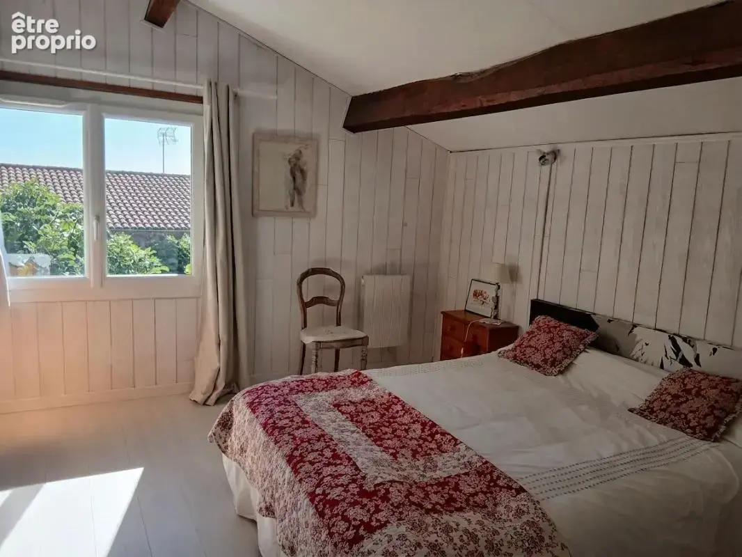Maison de village entièrement rénovée de 185 m2 avec patio terrasse et cour intérieure - photo 12