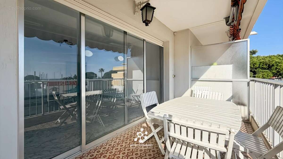 Appartement à SAINT-LAURENT-DU-VAR