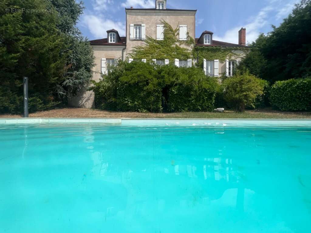 Maison à MONTCENIS