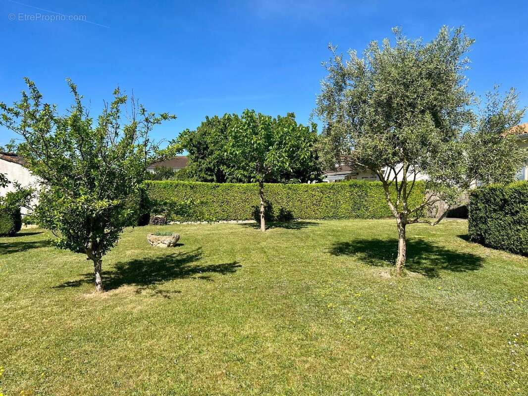 Maison 123 m² à Saint-Julien-De-L'escap  - photo 2