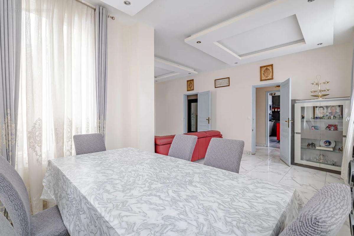 Maison à LE THILLAY