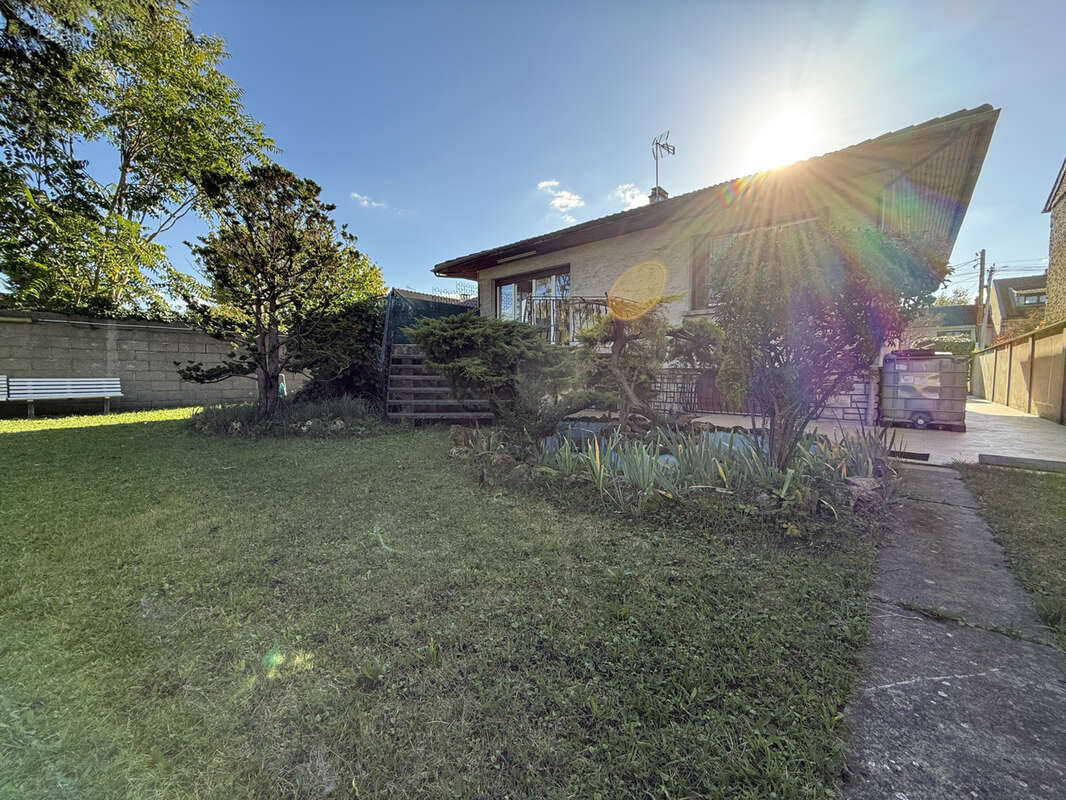 Maison à LE BLANC-MESNIL