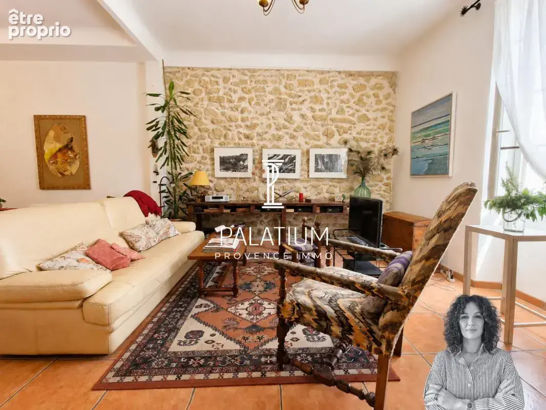 Maison de ville du XIXᵉ siècle avec extérieur intimiste – Centre-ville - photo 4